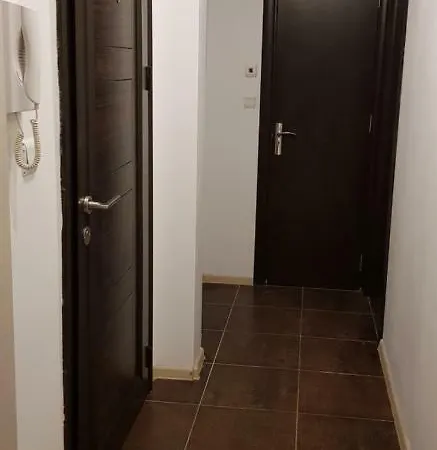 Acrux 12 * וארנה